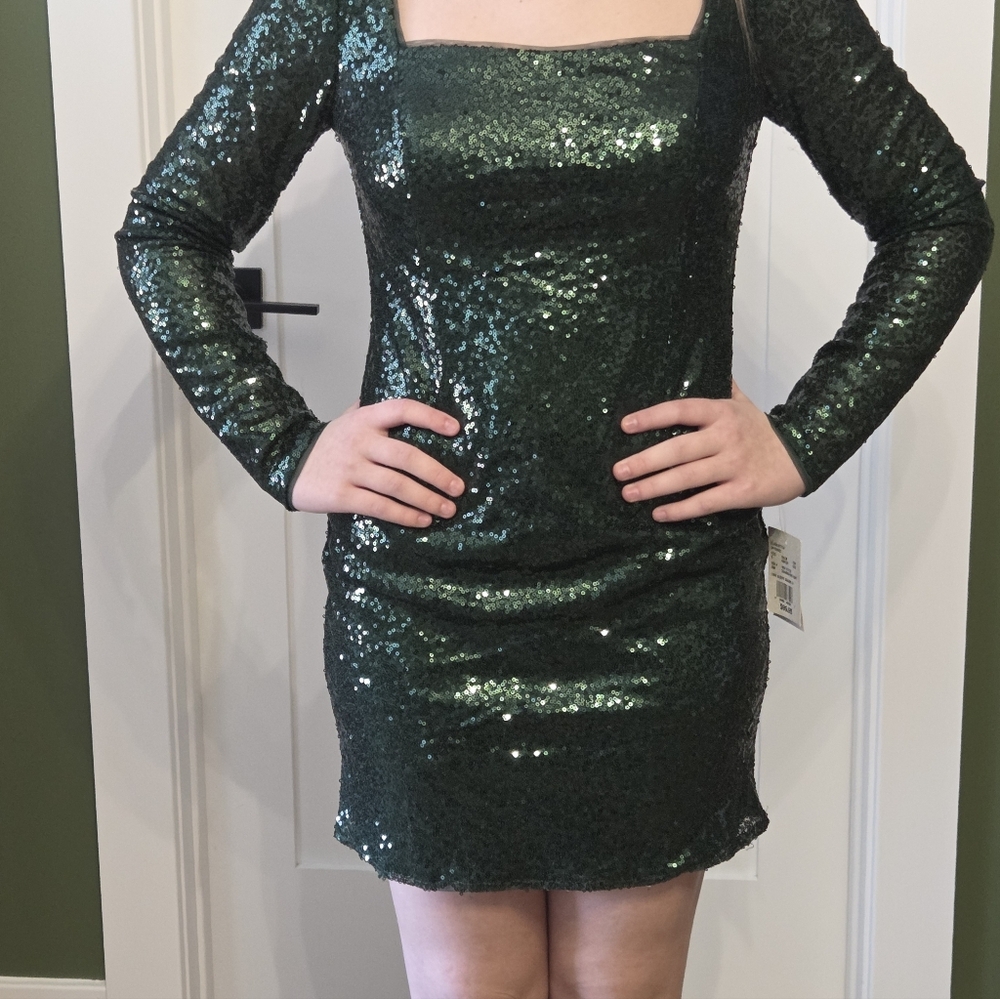 Jules & Cleo Glittering Long Sleeve Dress